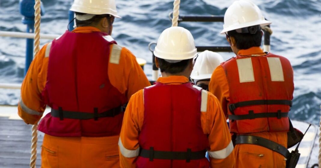 Insurers say war cover still available for Gulf Voyages as shipping crisis deepens